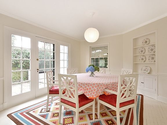 4th image of 24 Ervilla Dr