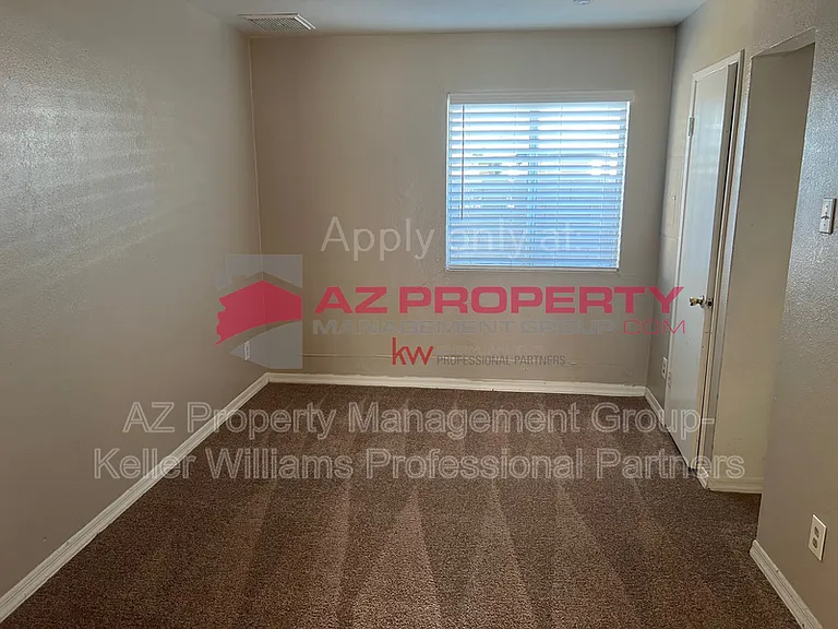 6738 N 55th Ave #4 — Photo 2