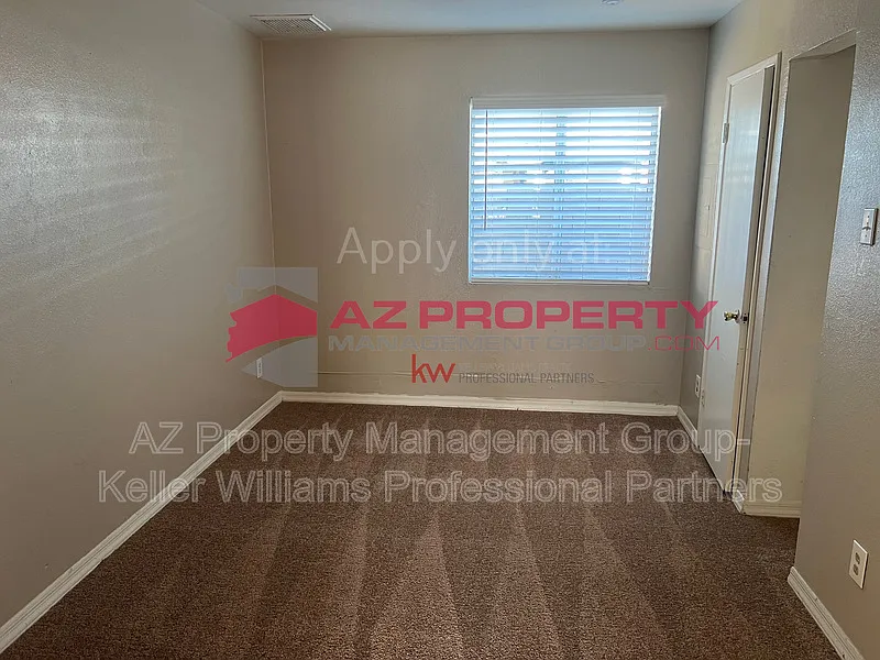 Building Photo - 6738 N 55th Ave #4