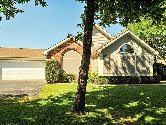 3rd image of 1021 Bridges Dr