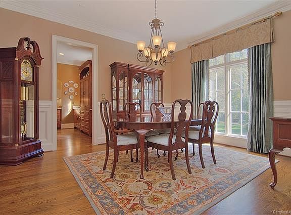 5th image of 2325 La Maison Dr
