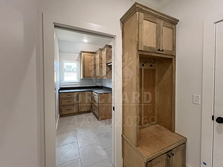 1021 Silver Birch St — Photo 10