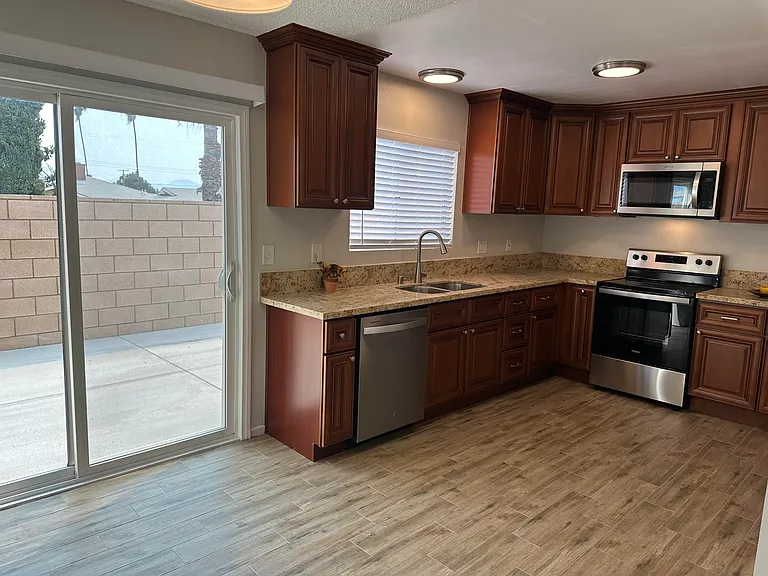 25863 Pacific St #7 — Photo 10