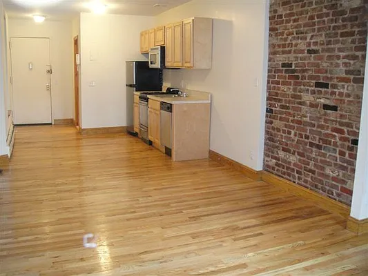 Rented by Robyn Lee, LREB | media 19