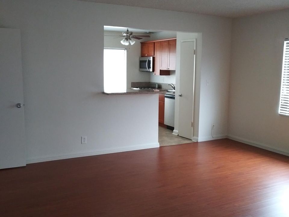 2nd image of 3556 Garnet St #7