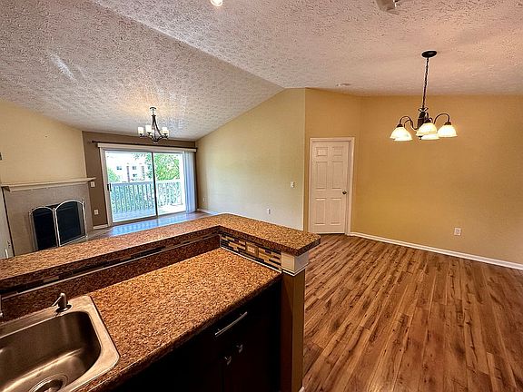 5th image of 220 Carrington Pl #309