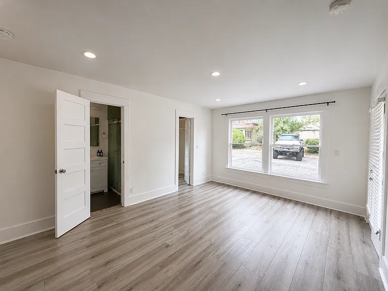 536 N Madison Ave #1 — Photo 1