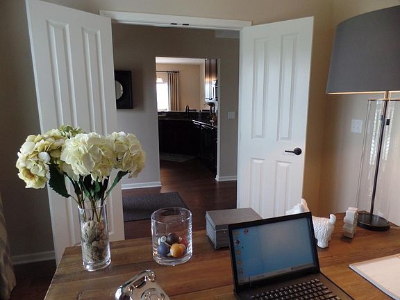 4th image of 465 Redwood Ln #1