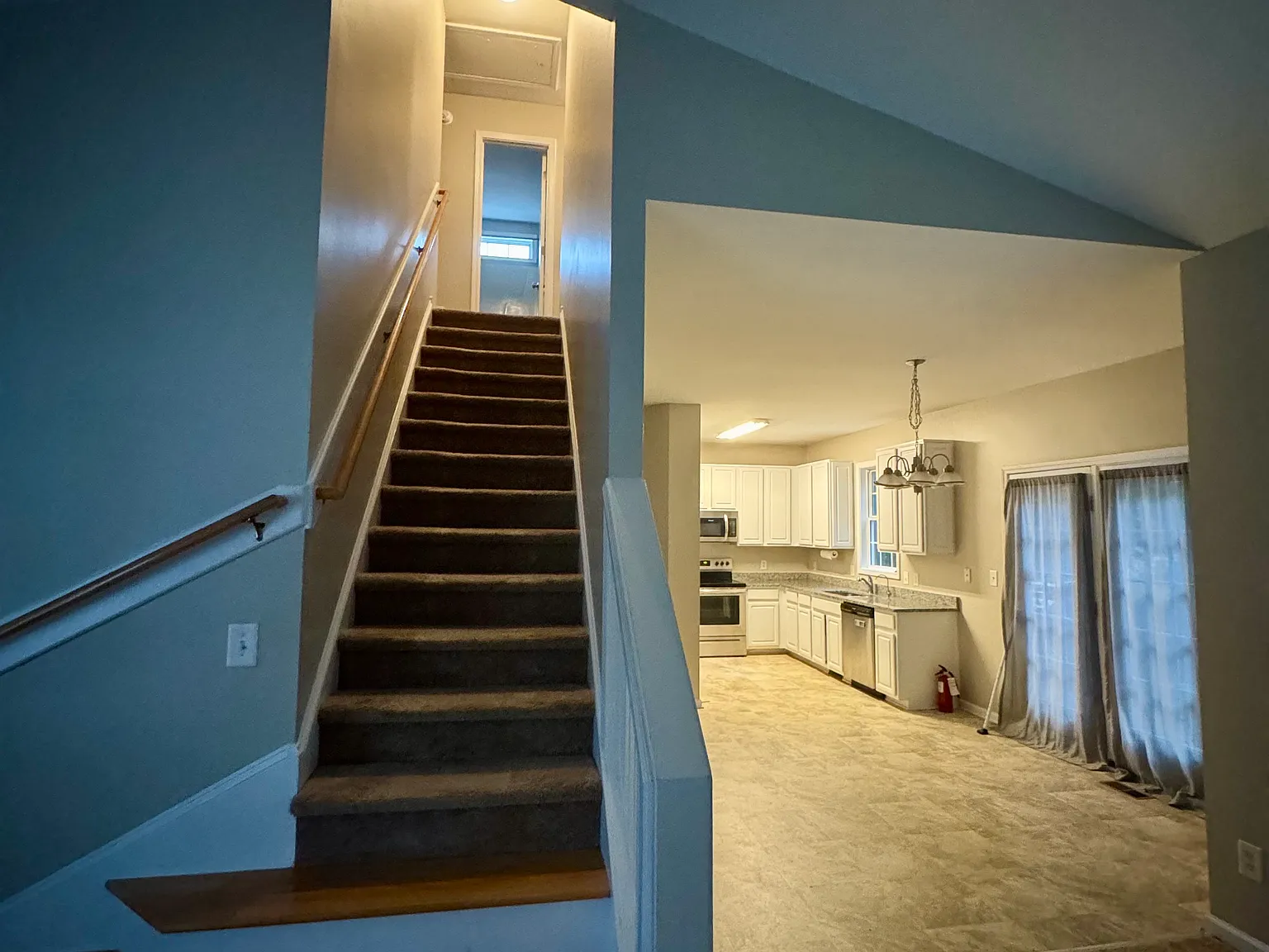3 bed, 1221 sqft, $2,000 — Photo 4