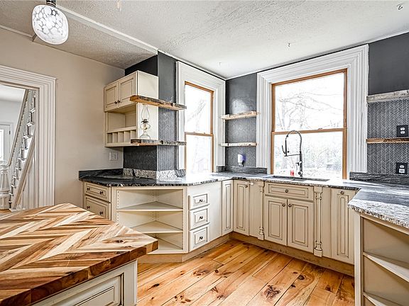 5th image of 3261 Wexford Rd