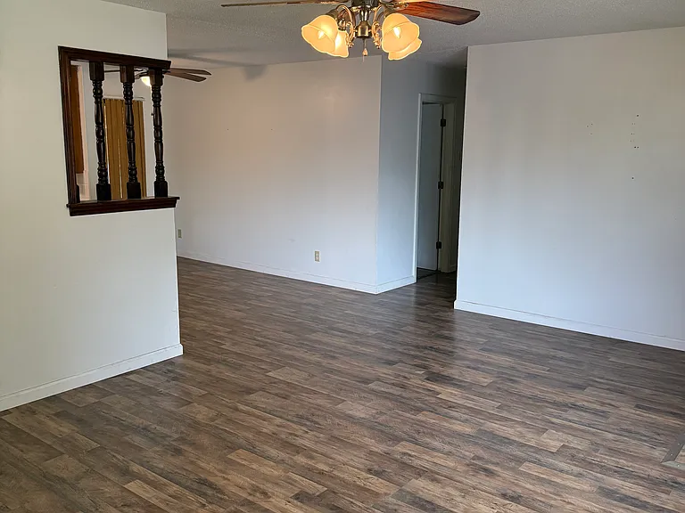 908 S East St — Photo 19