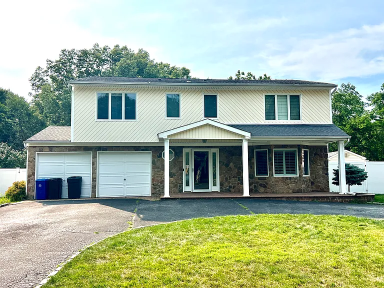 18 Melrose Ln — Photo 1