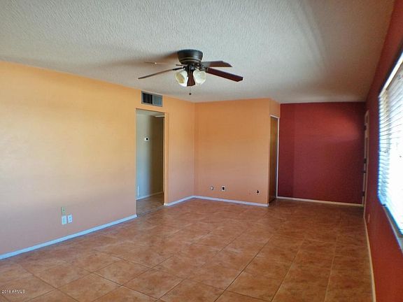 3rd image of 2031 E Balsam Ave
