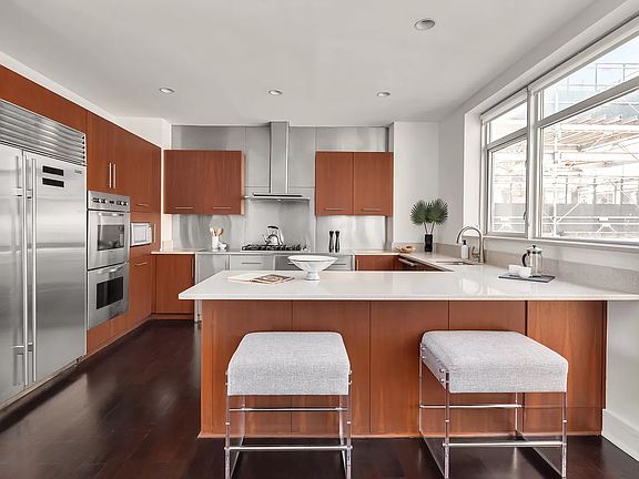 5th image of 426 W 58th St #Penthouse
