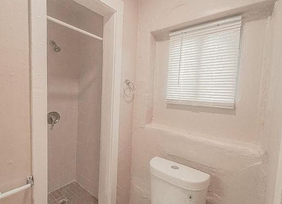 5th image of 2632 N Stone Ave APT 7