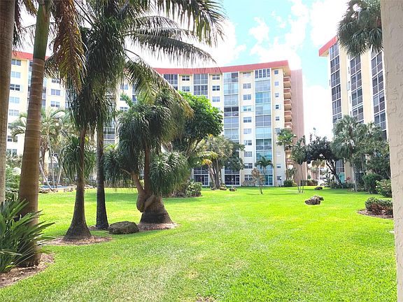 5th image of 2731 NE 14th Street Causeway #318