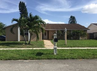 8040 NW 45th St, Lauderhill, FL 33351