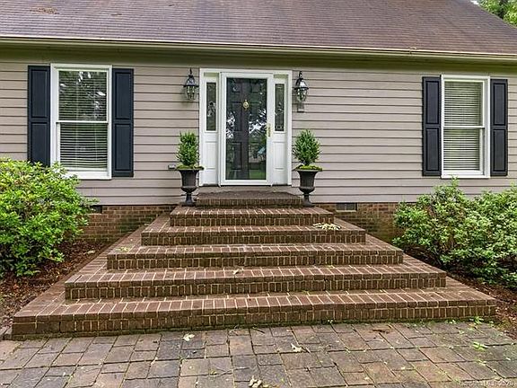 4th image of 2524 Westminster Dr