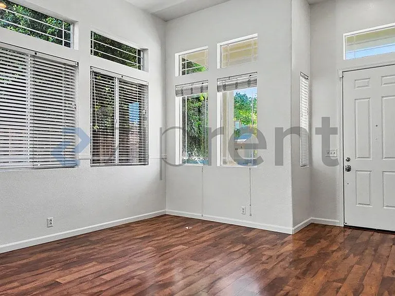 2342 Canary Dr — Photo 9
