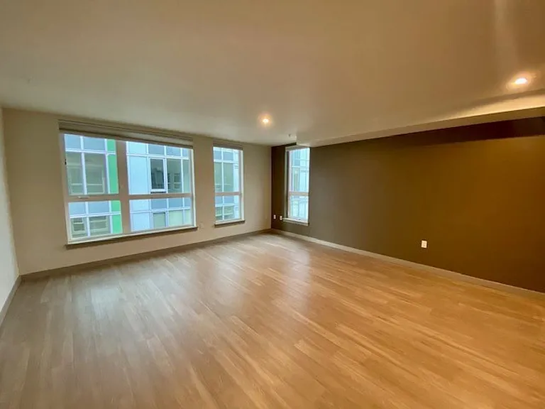 Lexington Apartments — Photo 40