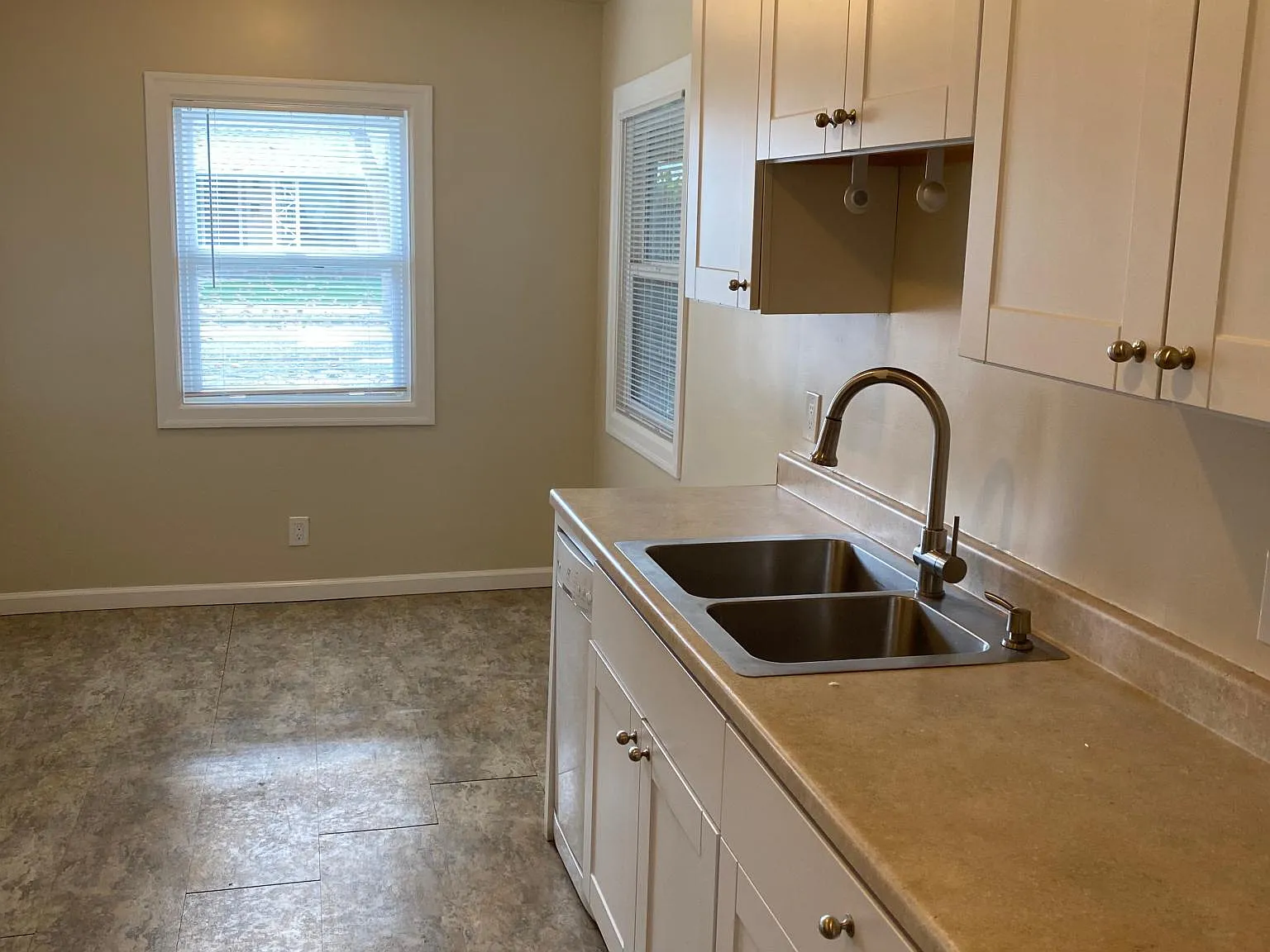 16 Olive St — Photo 2