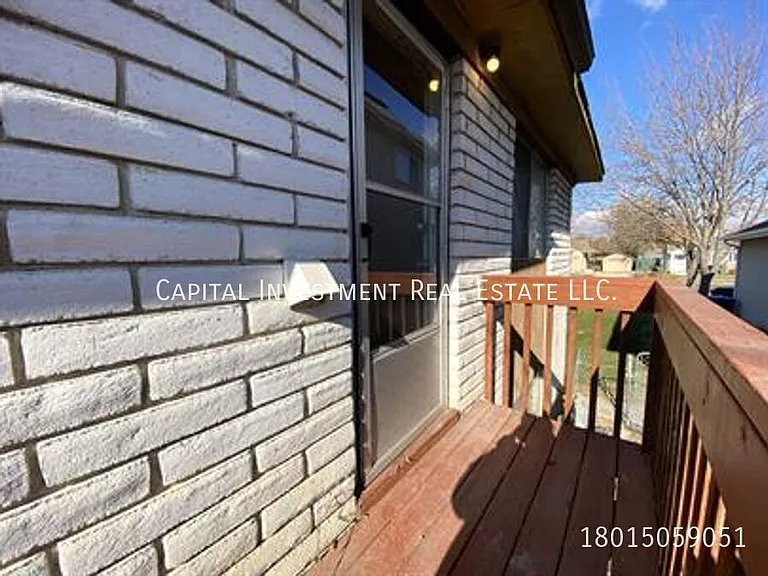 1126 E Crandall Ave #B — Photo 11