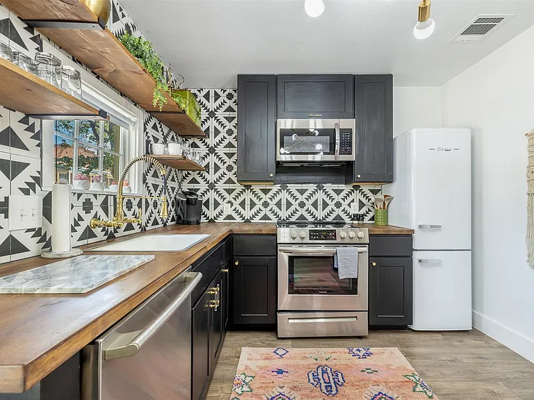 206 N Rusk St — Photo 35