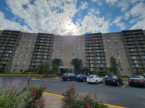 6340 Americana Dr APT 1014, Willowbrook, IL 60527