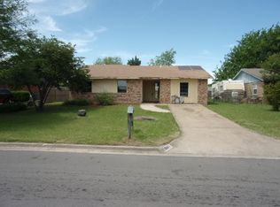 204 Deer Dr, Cache, OK 73527