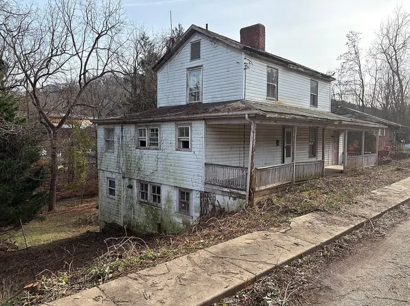1201 Burnett St, Staunton, VA 24401