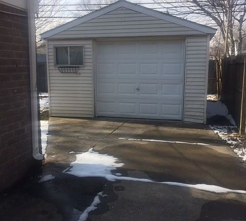3rd image of 22401 Firwood Ave