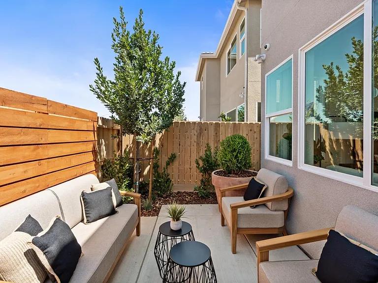 1504 Vintage Ln — Photo 11