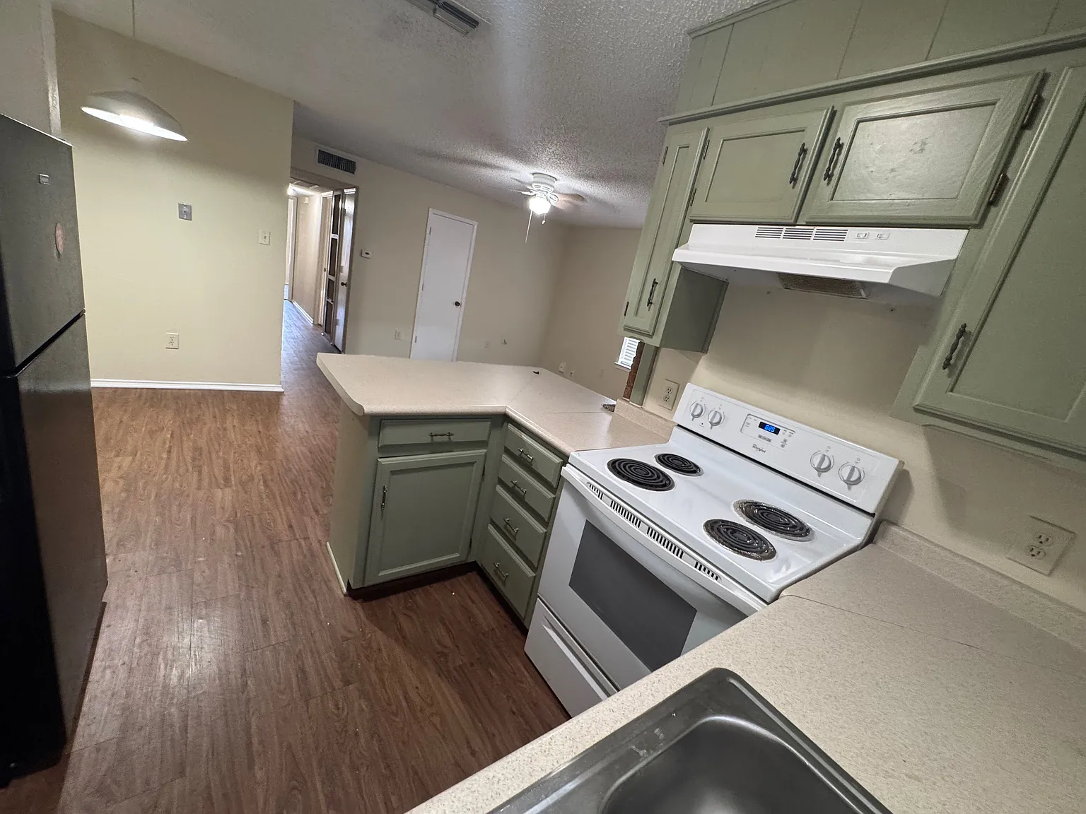 2 bed, 940 sqft, $1,350 — Photo 3