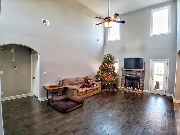 4th image of 135 Overcrest Ct