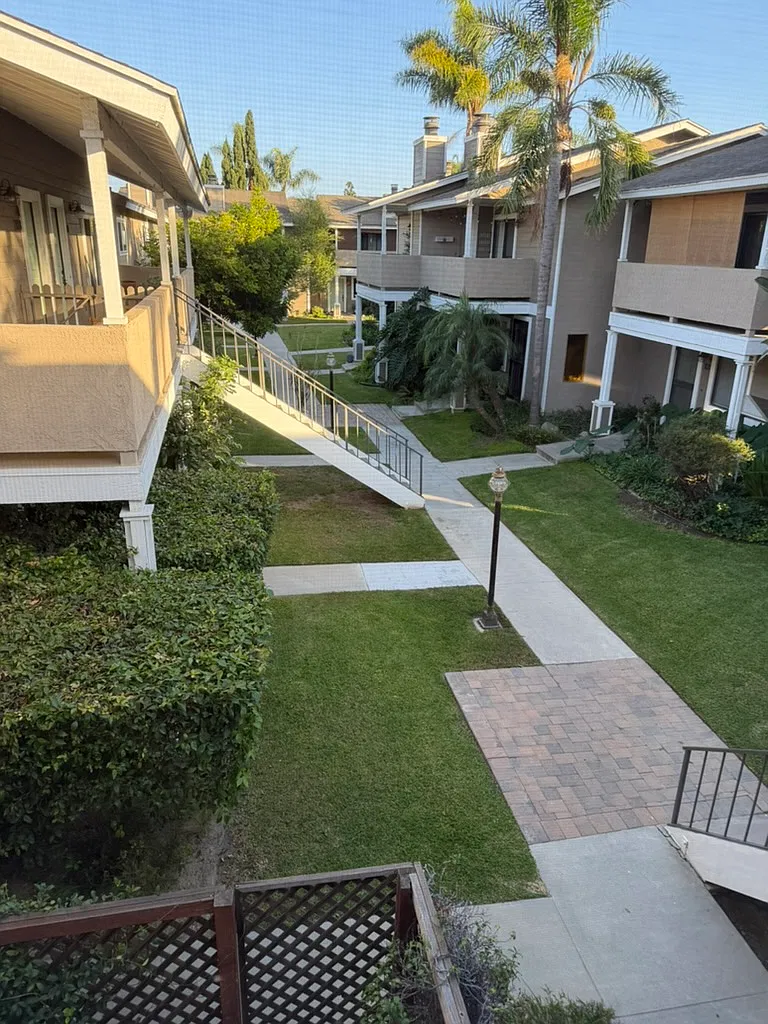 2 bed, 1.5 bath, 819 sqft, $3,850 — Photo 4