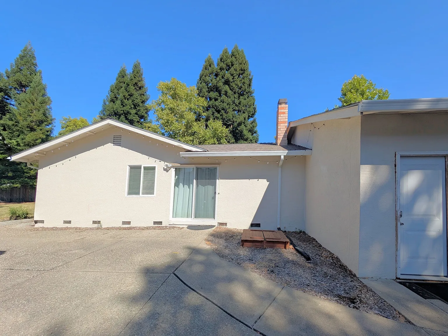 4 bed, 1955 sqft, $5,100 — Photo 3