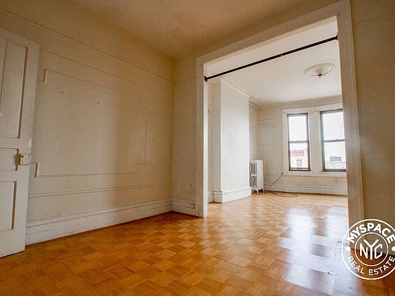 2nd image of 626 Park Pl APT 4R