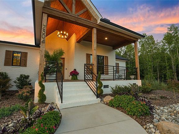 3rd image of 7504 Dovefield Dr