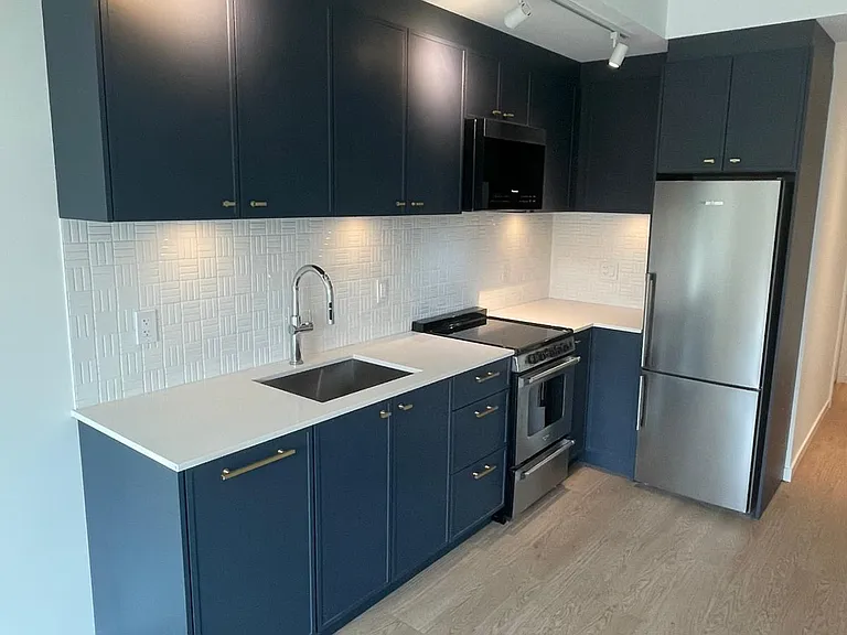 1807 Larch St — Photo 10