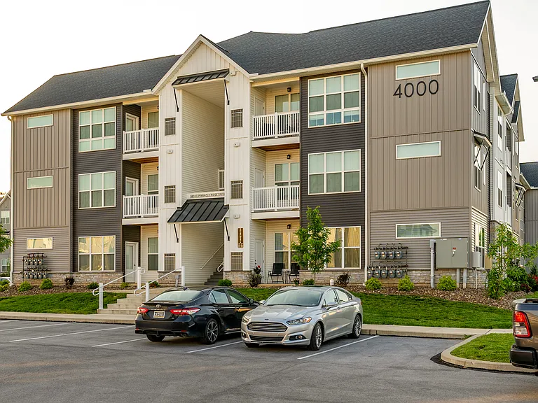 Park West Apartments — Photo 28