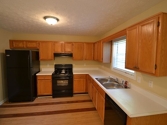 2nd image of 113 Dials Dr