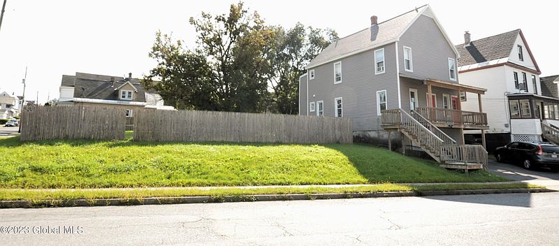 4th image of 1814 Foster Avenue