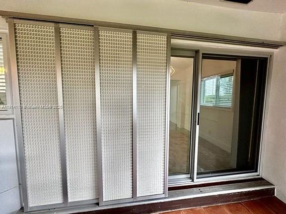 3rd image of 7439 Twin Sabal Dr