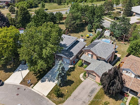 3rd image of 1077 Mahogany Cres
