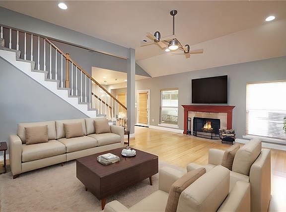 3rd image of 47013 Rivergate Dr