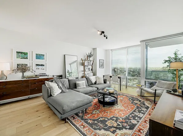 300 Bowie St APT 2706, Austin, TX 78703