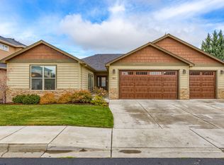 983 Pumpkin Rdg, Eagle Point, OR 97524