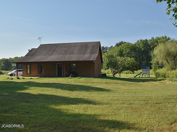3rd image of 1850 E Trails End Rd