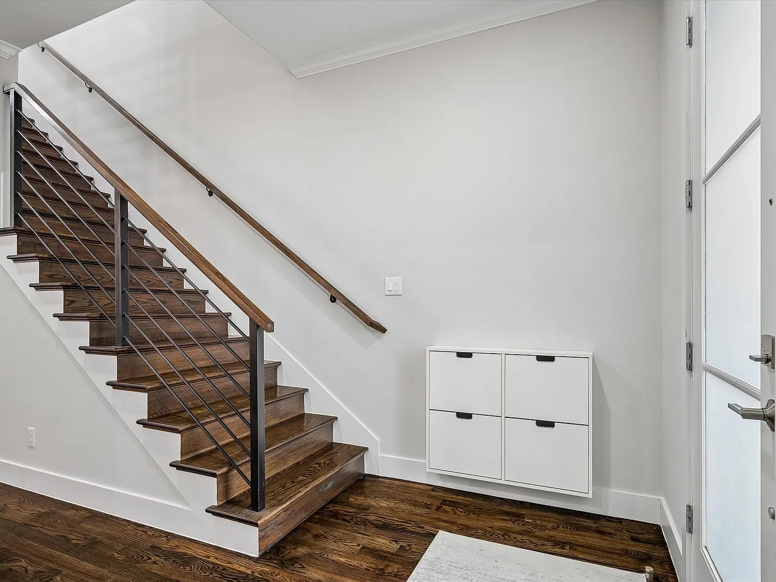 3 bed, 3.5 bath, 2658 sqft, $6,250 — Photo 2