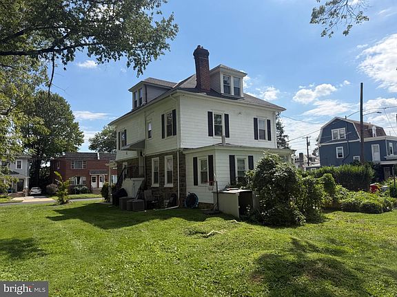 4th image of 220 Central Ave
